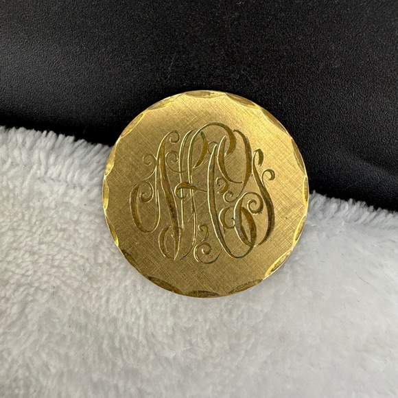 Jewelry - Vintage Gold Filled Brooch Round Monogram Scalloped Edge Unisex 1.25in